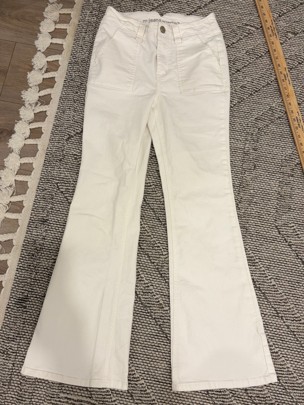 M Jeans by Maurices White patch pocket detail high rise Flare Jeans size 6